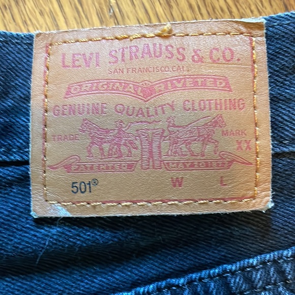 Black denim Levi’s 501 cutoff shorts - Picture 3 of 9